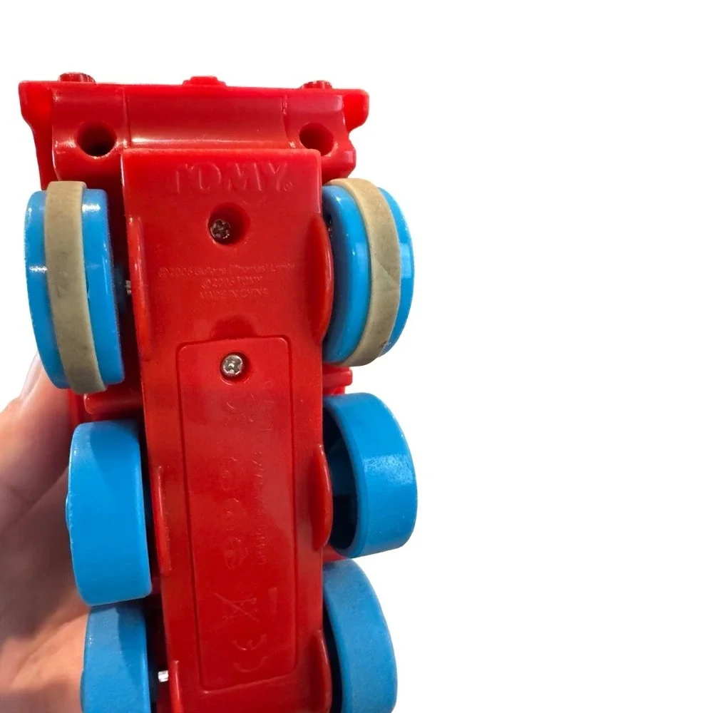 TOMY 2005 Thomas the Tank Engine Motorized Train Blue No 1 Battery Operated Toy